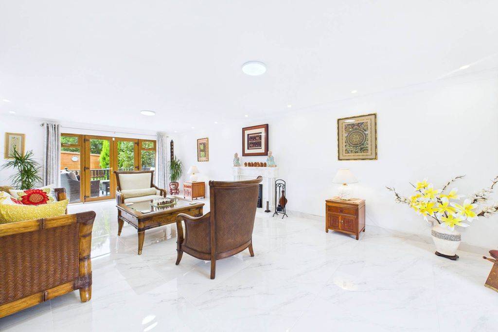 Property photo 3 of 44