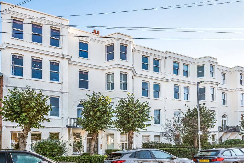 Property photo 1 of 7 779725 (1)