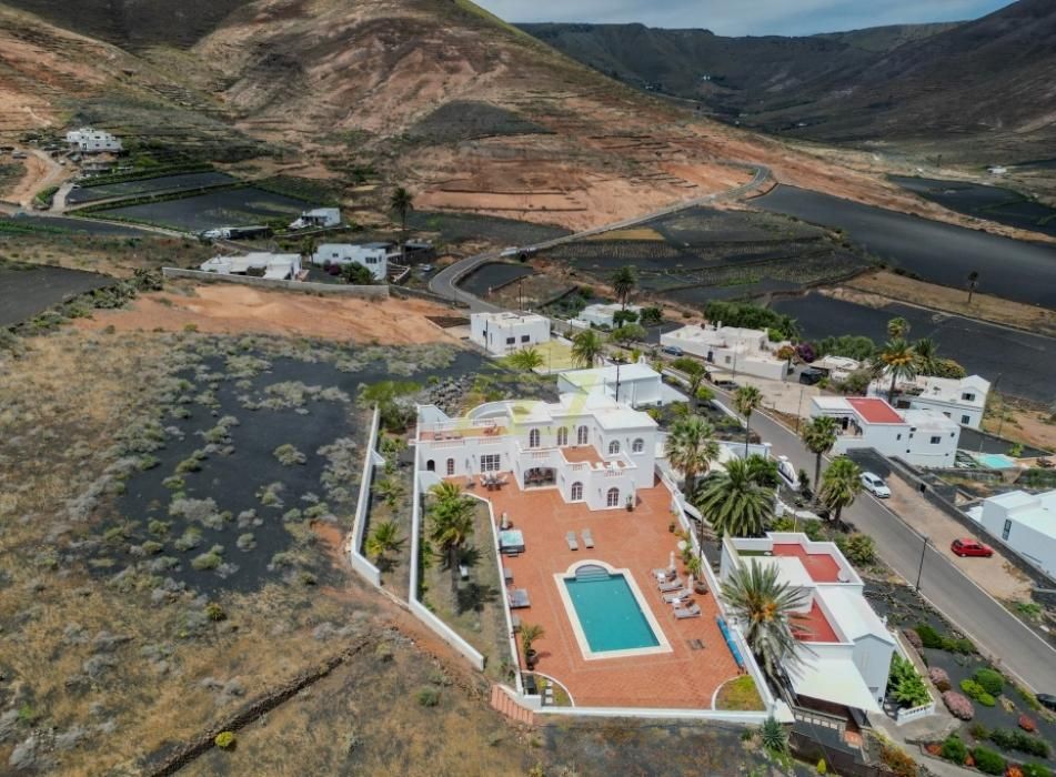 Property photo 1 of 25