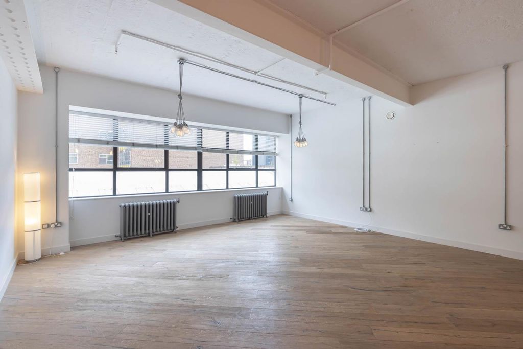 Property photo 1 of 18 Living Area