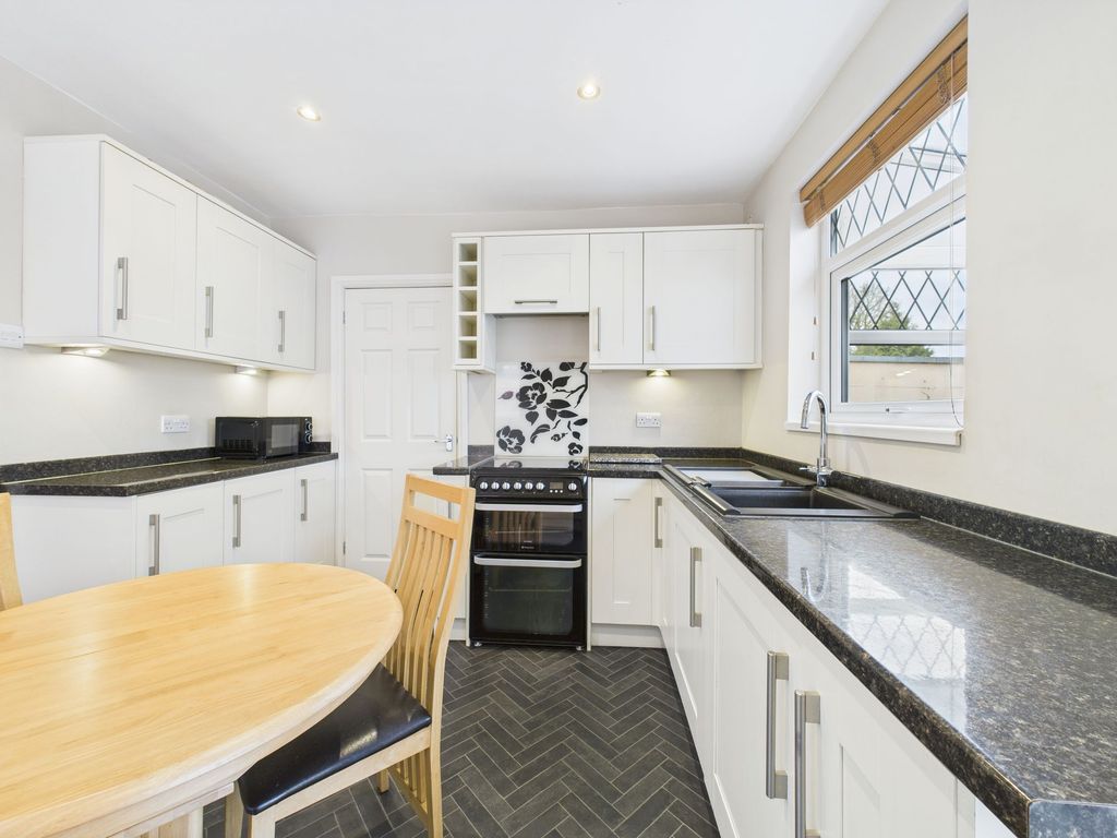 Property photo 3 of 18 Dining Kitchen