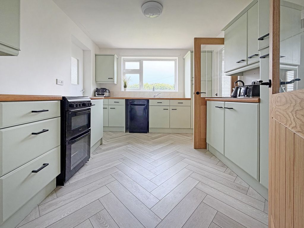 Property photo 3 of 37