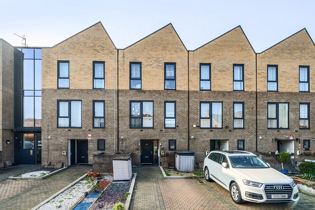 Property photo 1 of 17 1422511-4-69A839E...