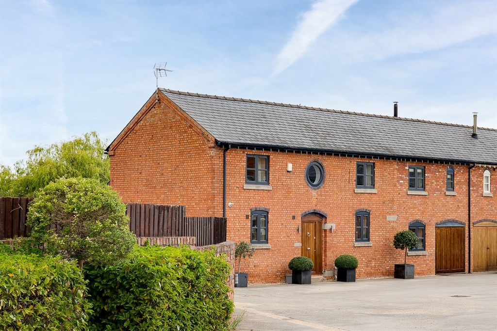 Property photo 1 of 29 (Main)