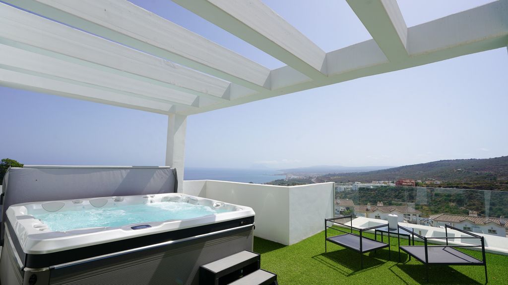 Property photo 1 of 34 Photo 0