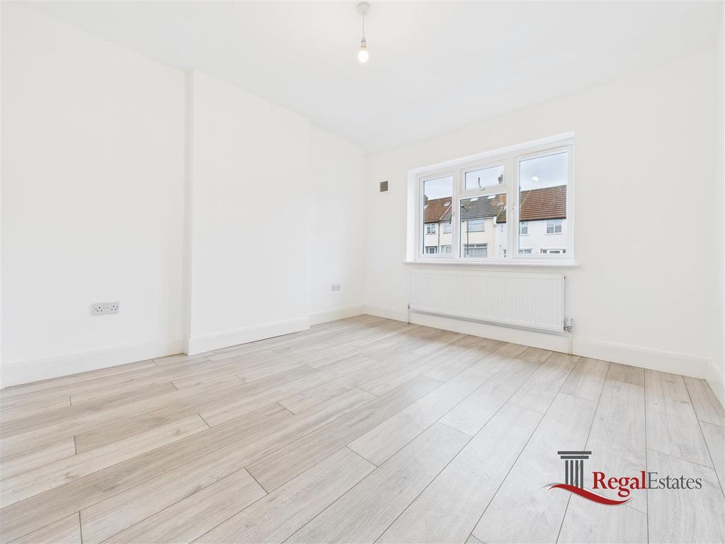 Property photo 2 of 13 Cam02489G0-Pr0238-Still013.Jpg