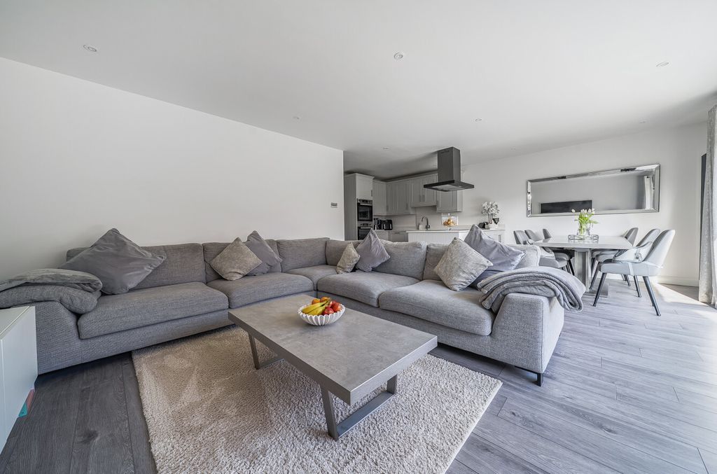 Property photo 3 of 22 Sitting Room