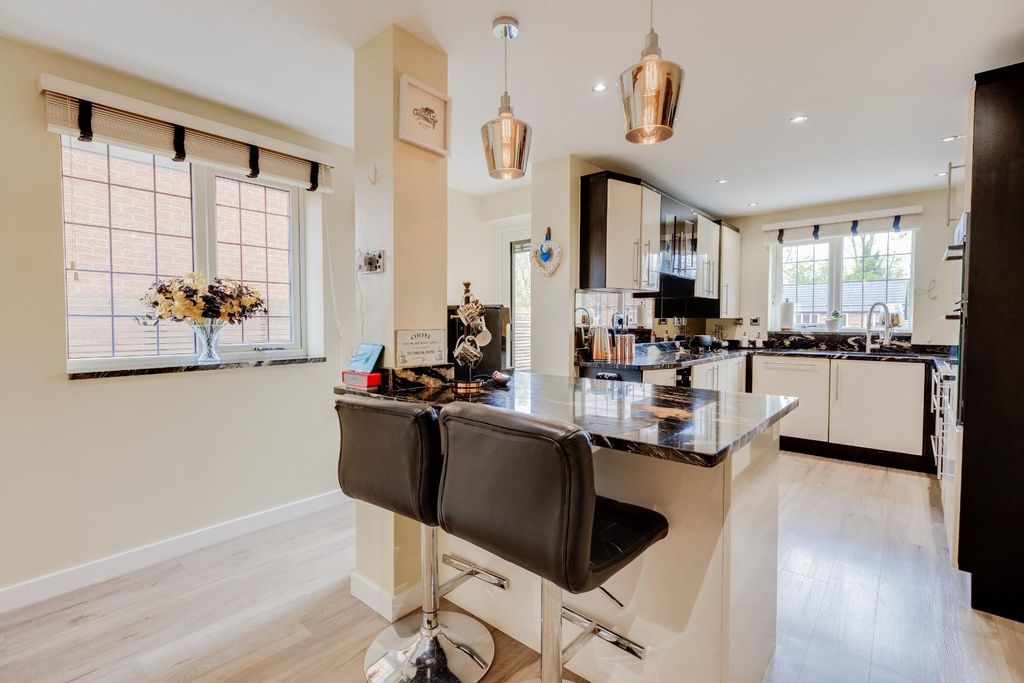 Property photo 3 of 23