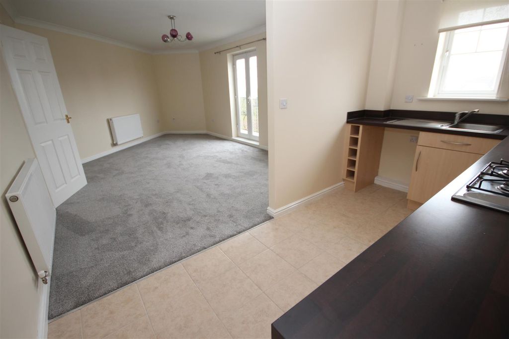 Property photo 2 of 8 Kitchen Lounge  Use.Jpg