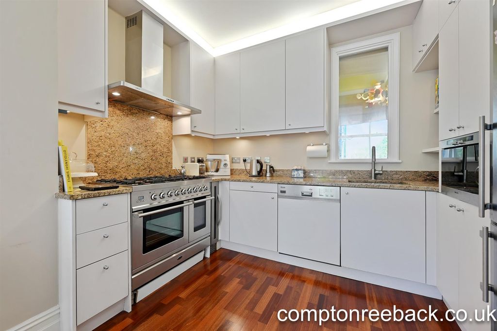 Property photo 2 of 18 Kitchen