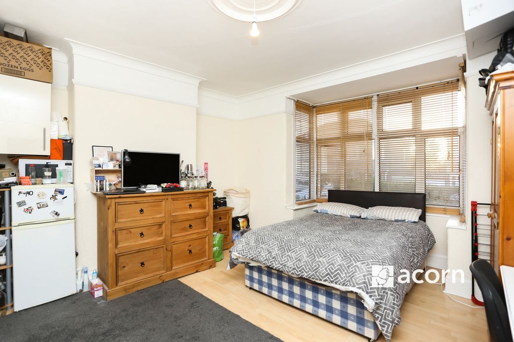 Property photo 2 of 10 Bedroom