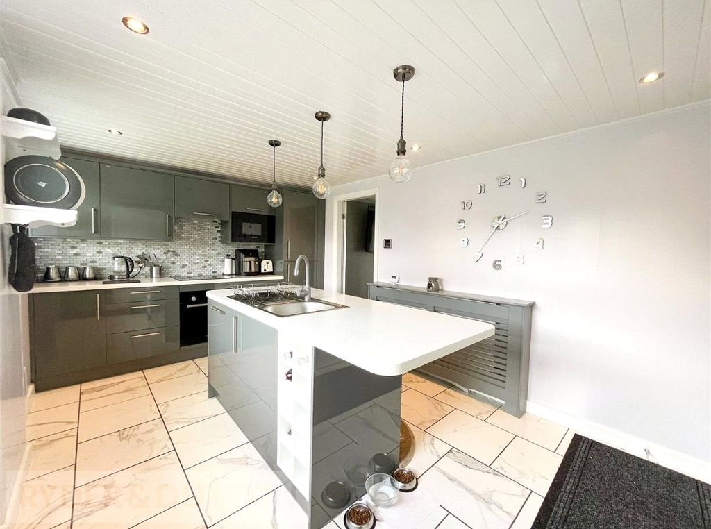 Property photo 2 of 12 Picture No. 19