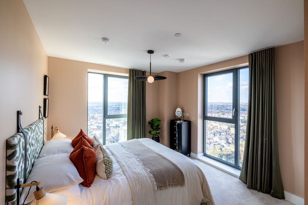 Property photo 1 of 13 Bedroom