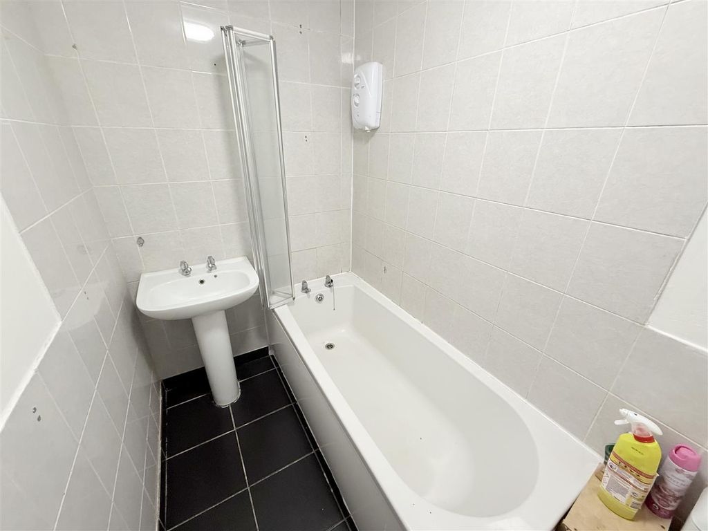 Property photo 2 of 7 Tempimageehtoyj.Jpg