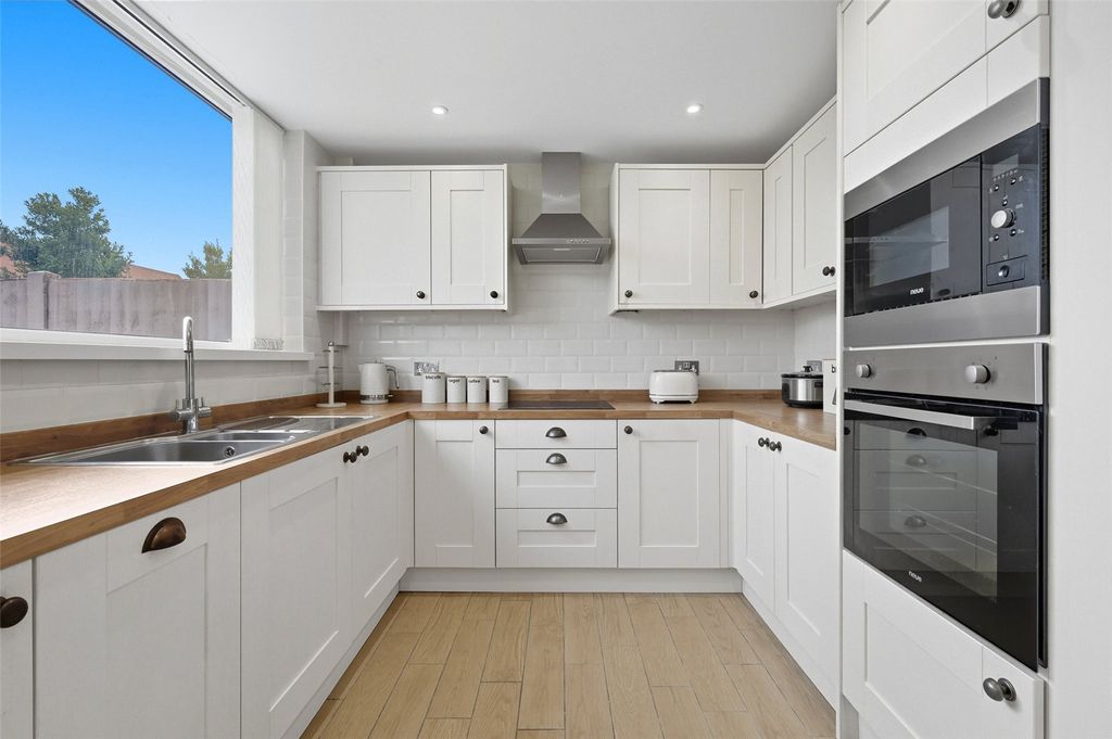 Property photo 3 of 21 Picture No. 11