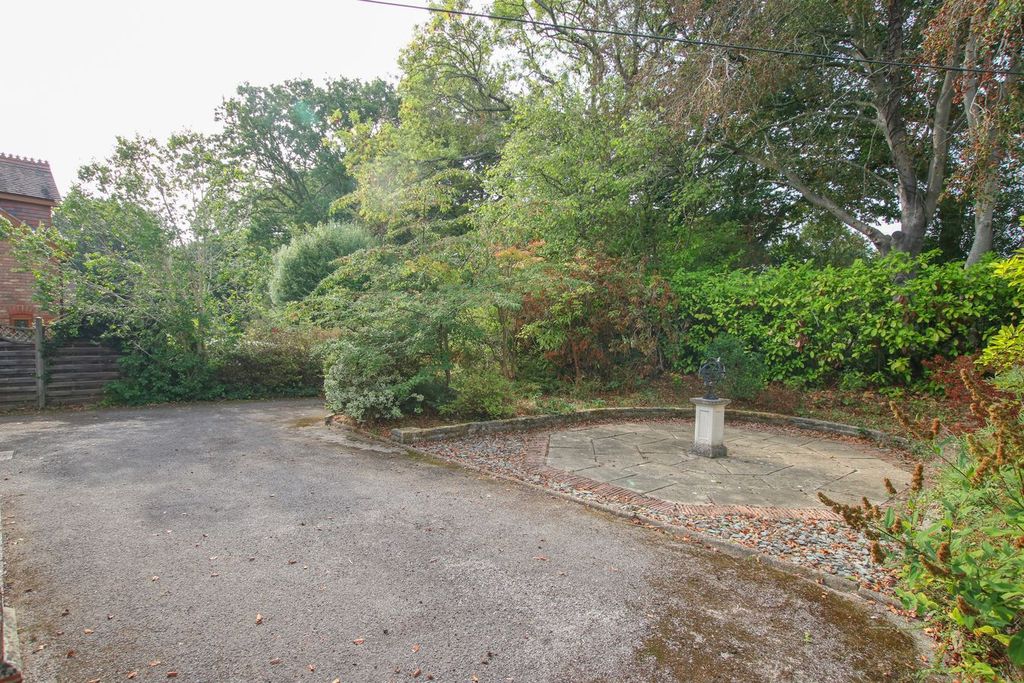 Property photo 2 of 22
