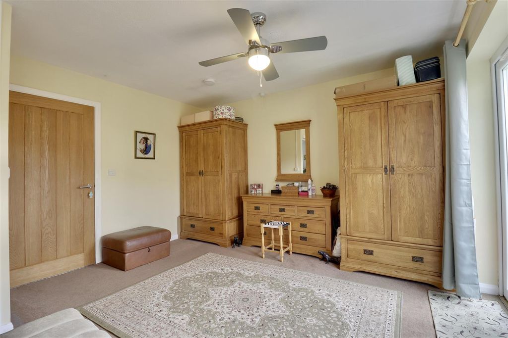 Property photo 3 of 12 1812B73E-8810-4CD6-84B4-43F67785Aa97_1_201_A.Jpeg