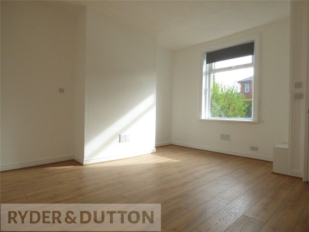 Property photo 2 of 16 Lounge