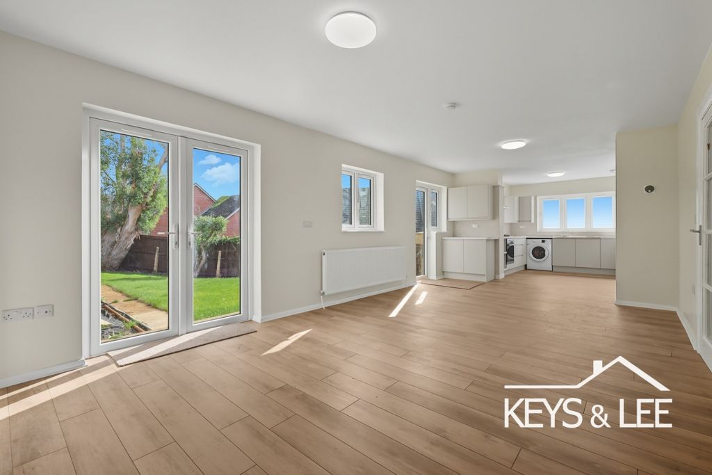 Property photo 3 of 16 4380253