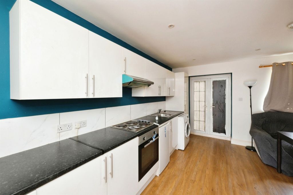 Property photo 2 of 10