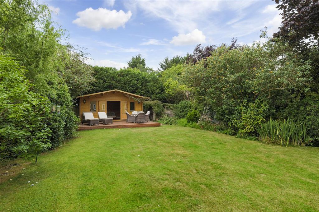 Property photo 2 of 31