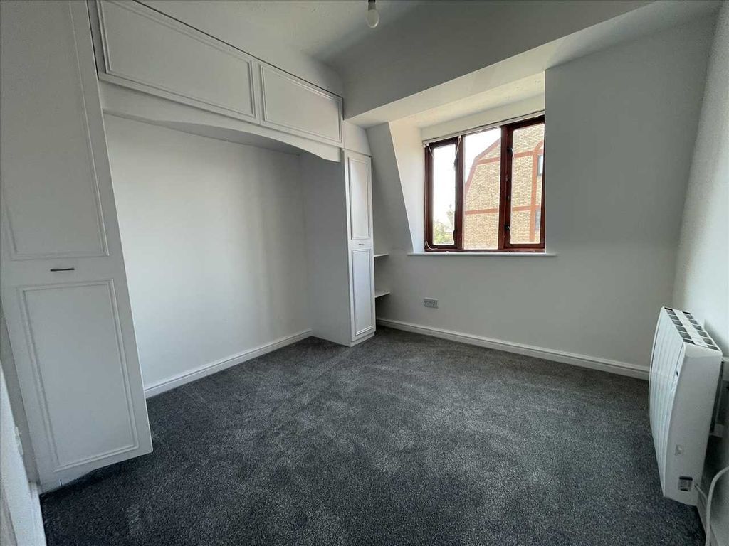 Property photo 3 of 8 Master Bedroom