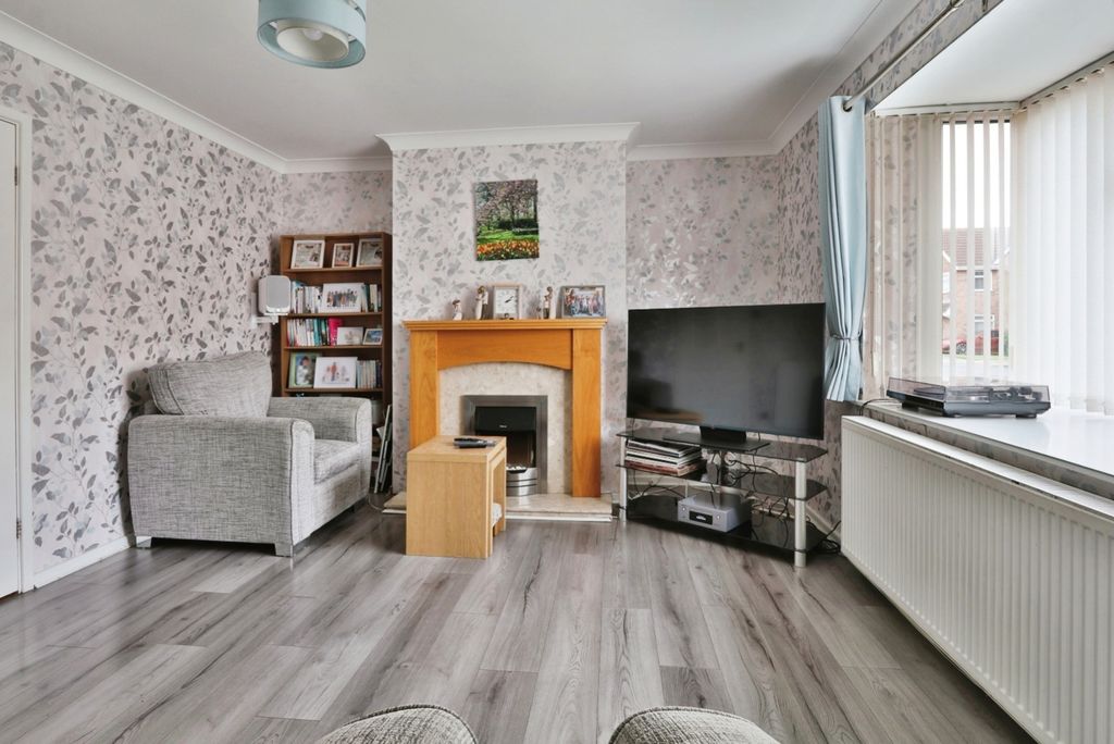 Property photo 3 of 18 4333615