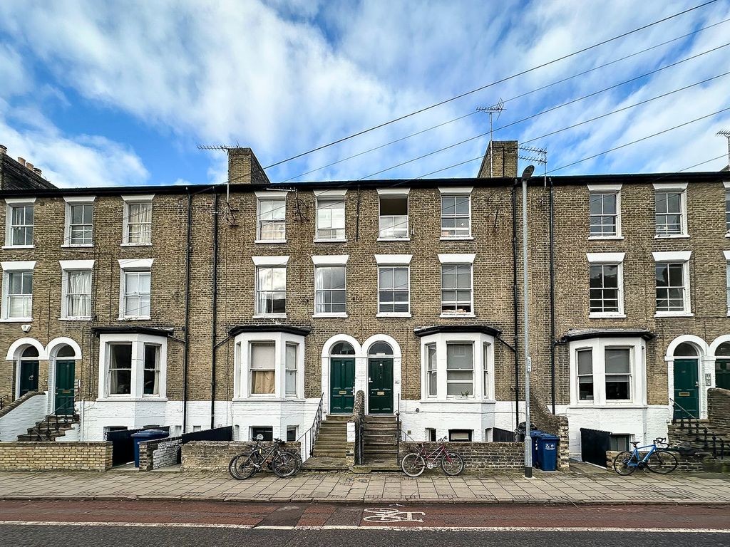 Property photo 1 of 2 External Front