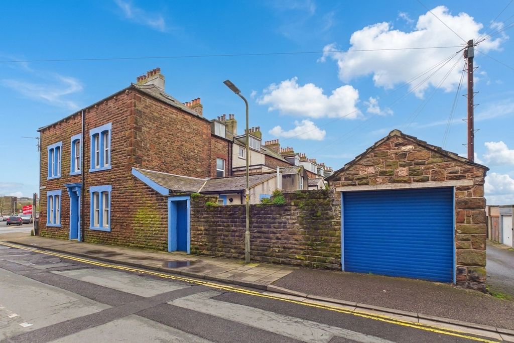 Property photo 1 of 11