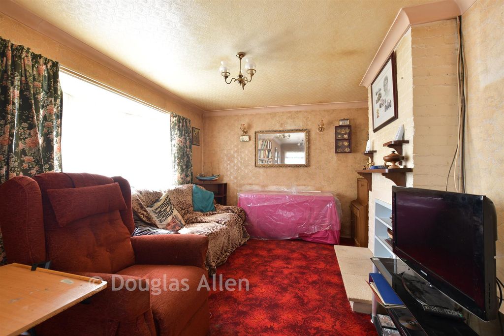 Property photo 3 of 9 Lounge/Dining Room
