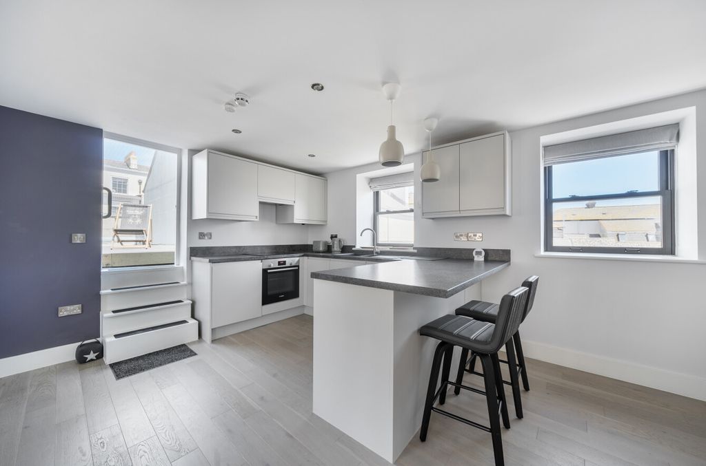 Property photo 1 of 21 Kitchen/Dining