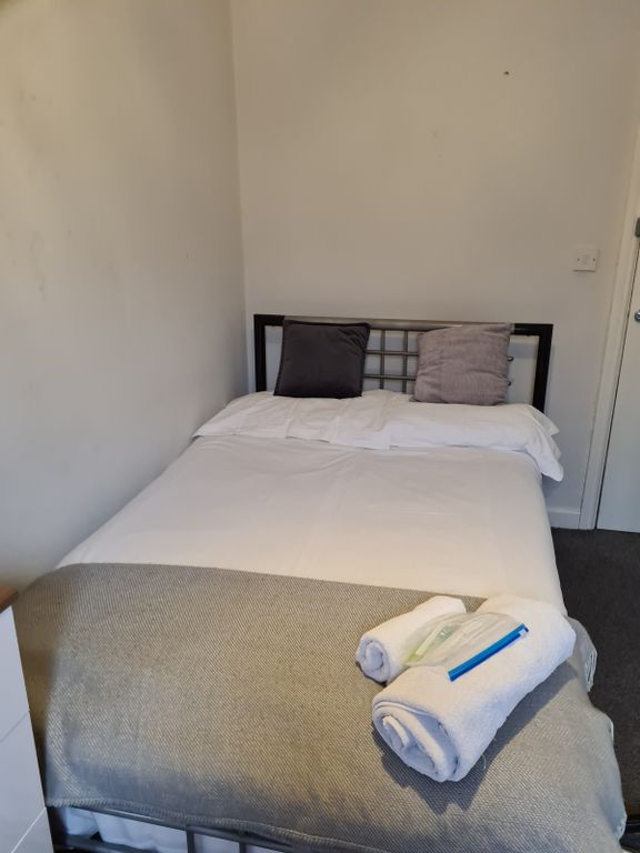 Property photo 3 of 10 Room 3 - Double Shared