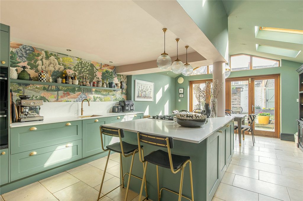 Property photo 3 of 12 Kitchen