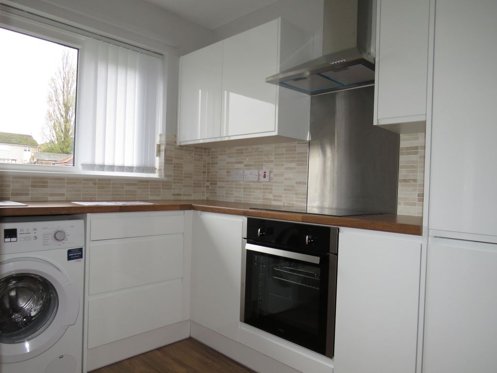 Property photo 2 of 6 Kitchen