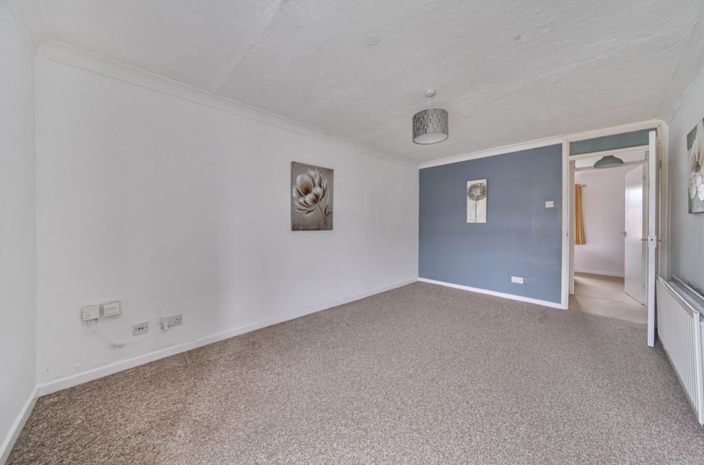 Property photo 3 of 12 Spacious Living Room