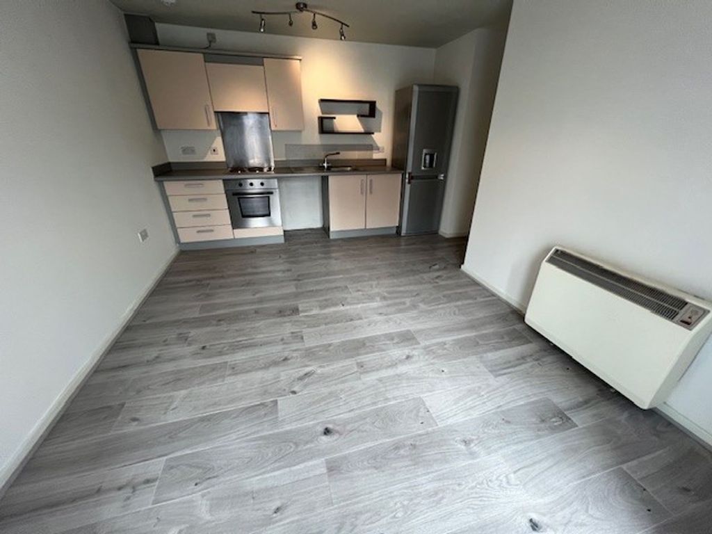 Property photo 3 of 8 Kitchen