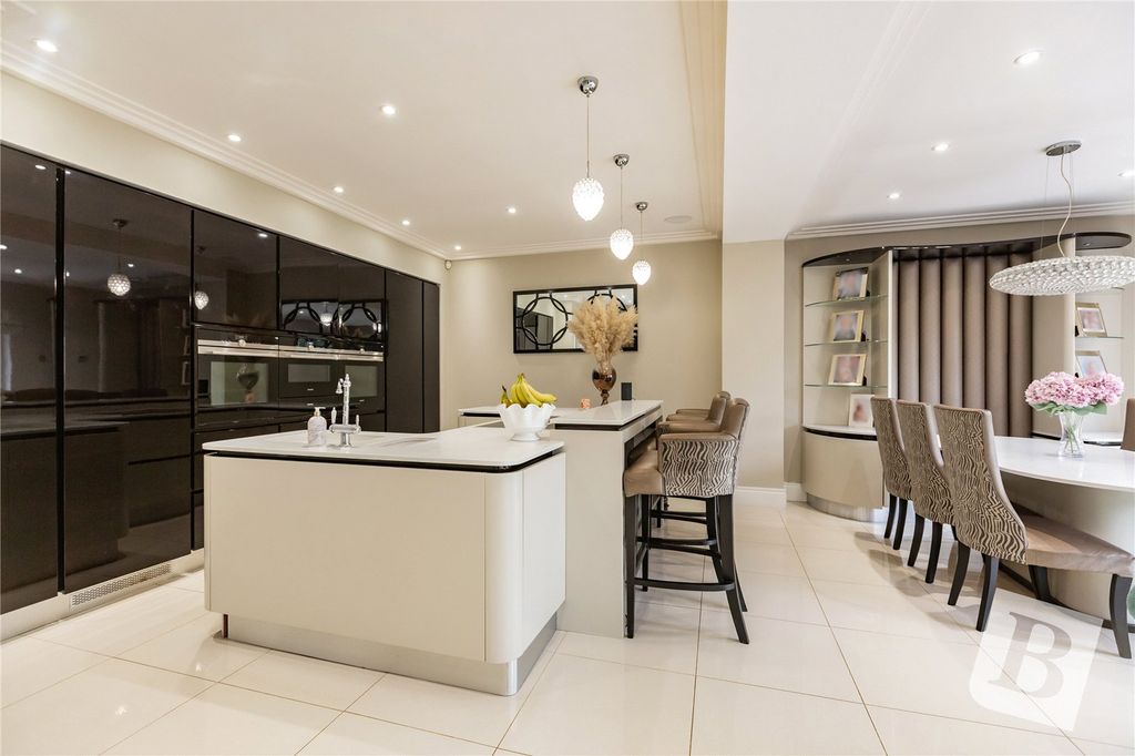 Property photo 2 of 22 Kitchen