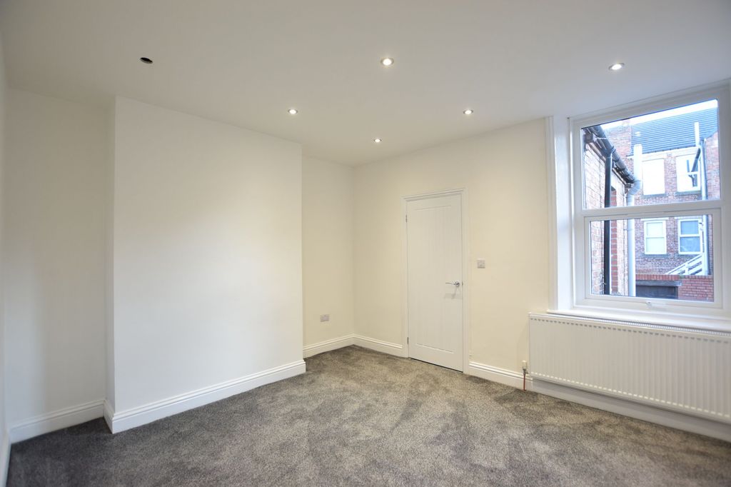 Property photo 3 of 9 Living Room