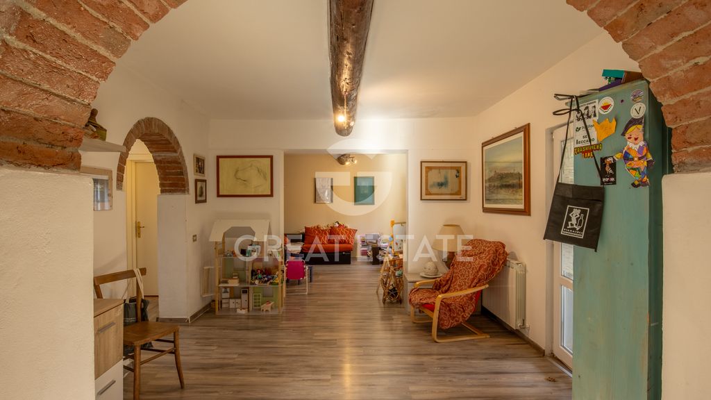 Property photo 2 of 14 Interiors