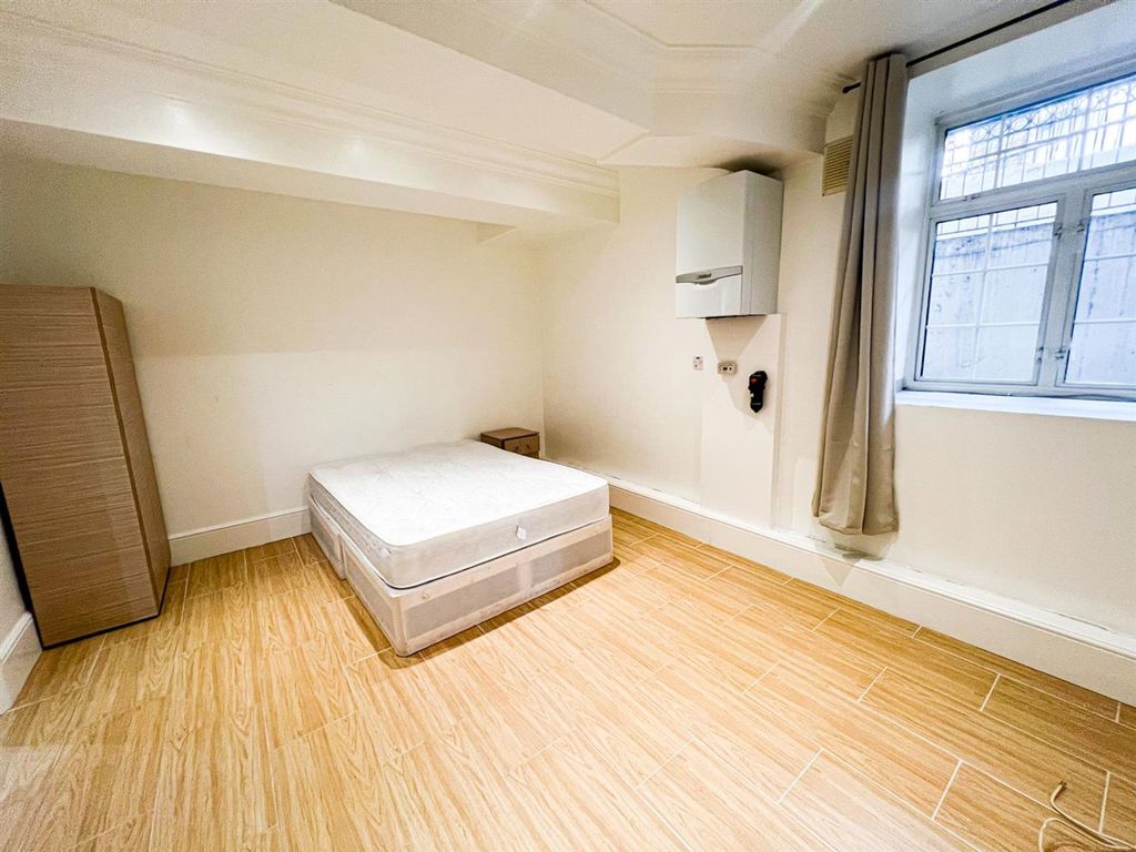 Property photo 3 of 10 Upton Heights E7