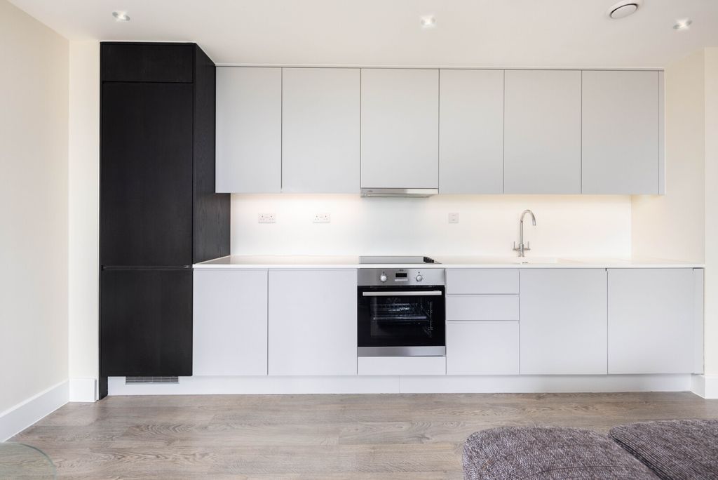 Property photo 3 of 17 Kitchen