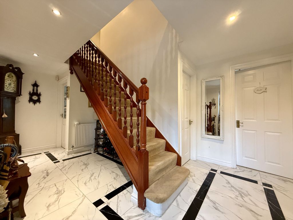 Property photo 2 of 46