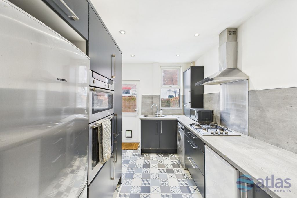 Property photo 3 of 14 Kitchen