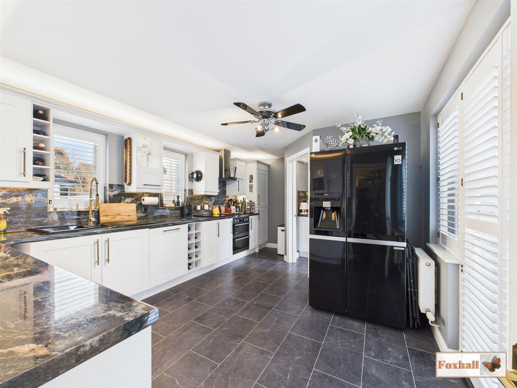 Property photo 2 of 29 Kitchen