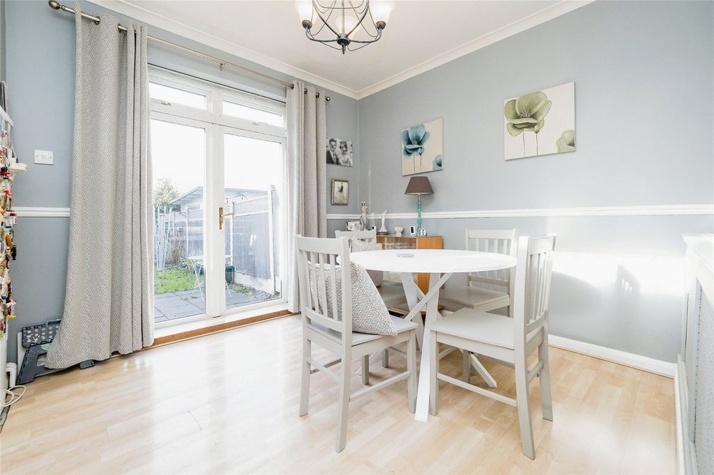 Property photo 3 of 14 Dining Area