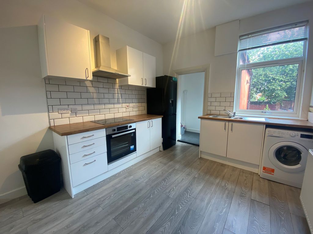 Property photo 2 of 8 Kitchen
