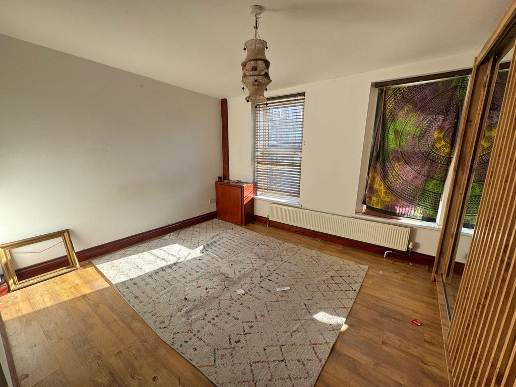 Property photo 2 of 5 Gallery