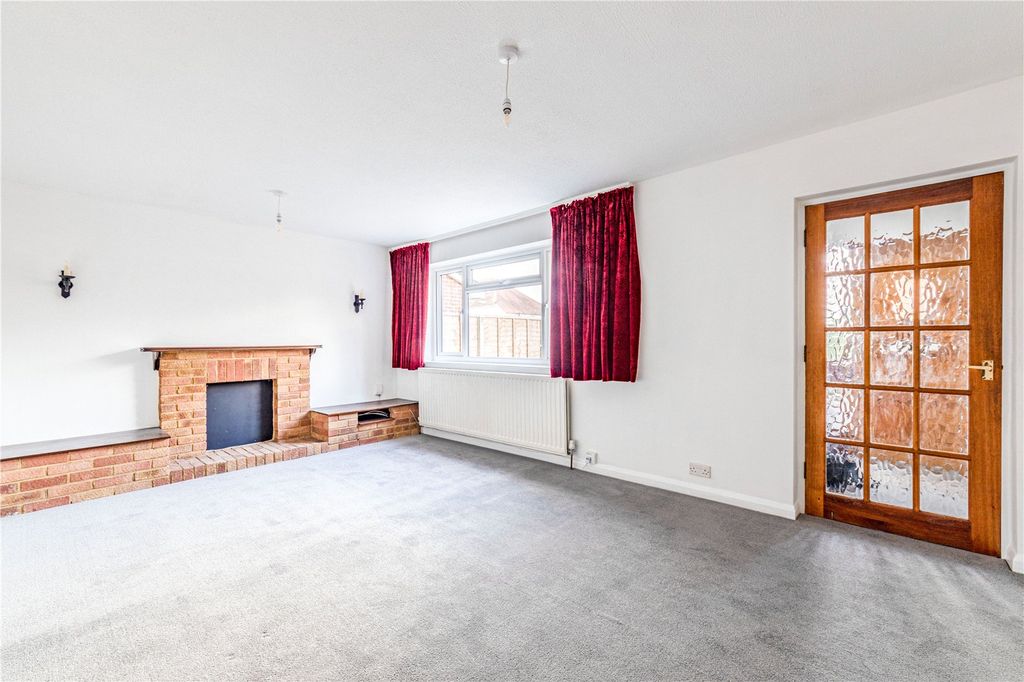 Property photo 3 of 22 Sitting Room