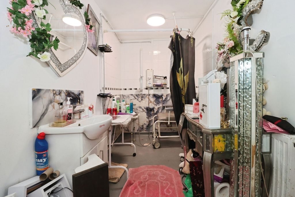 Property photo 3 of 11 Pbox-Img.Jpg