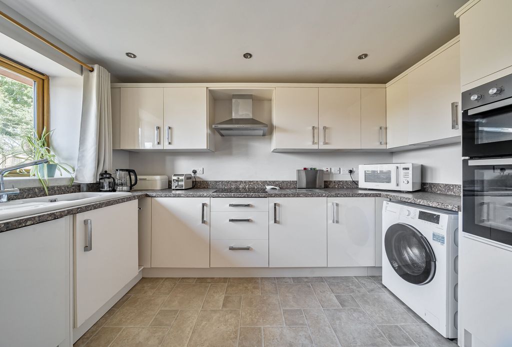 Property photo 2 of 16 1343147-9-68Adf12...